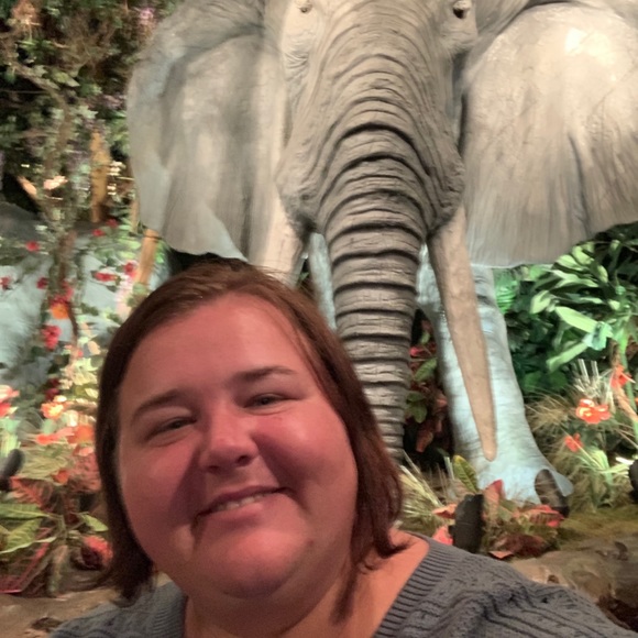 Meet your Posher, Amanda - Picture 3 of 8